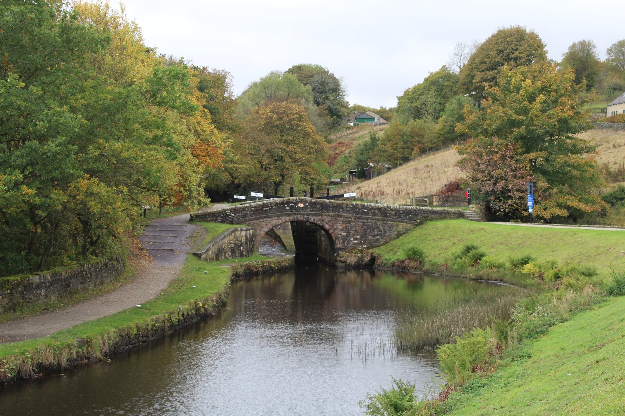 Pig Tail Bridge №54, Huddersfield Narrow Canal, Yorkshire, England [2048x1365] - Banner Image